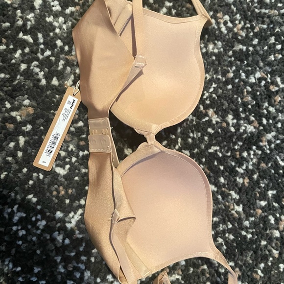 SKIMS Ultimate Nipple Push-Up Bra - Picture 3 of 5